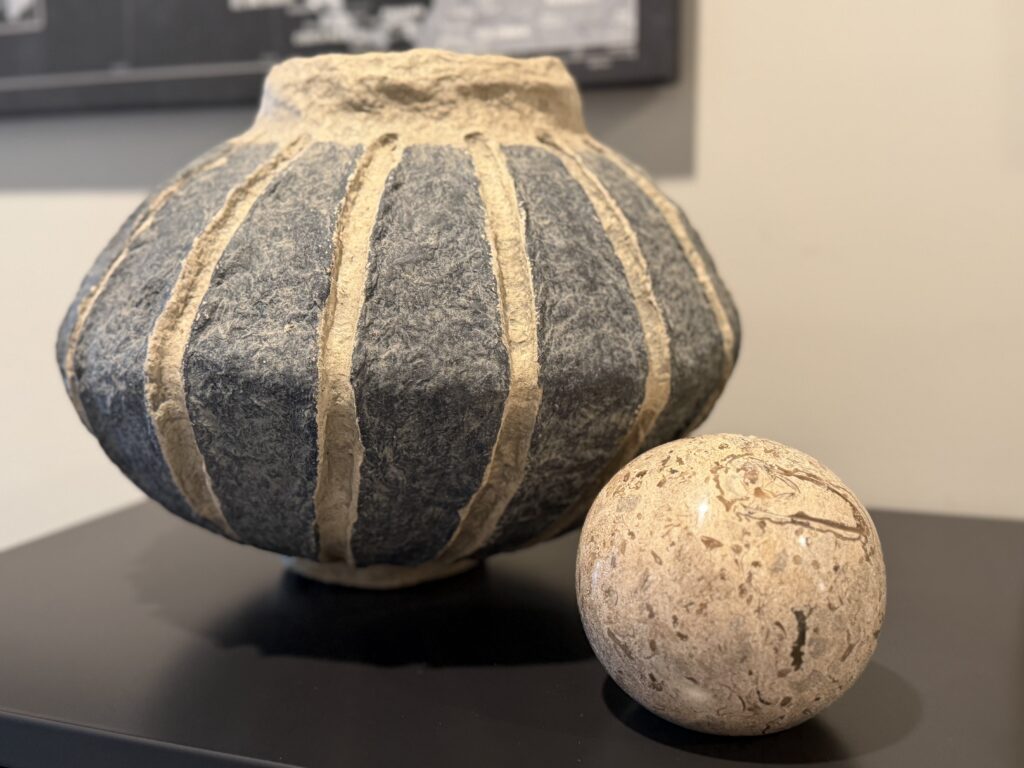 vase this and that
